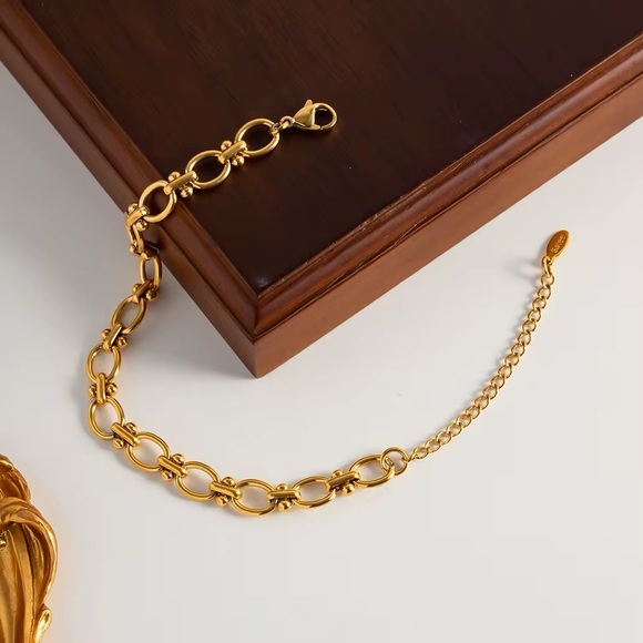 18K Gold Plated Chain Bracelet - Picture 2 of 5